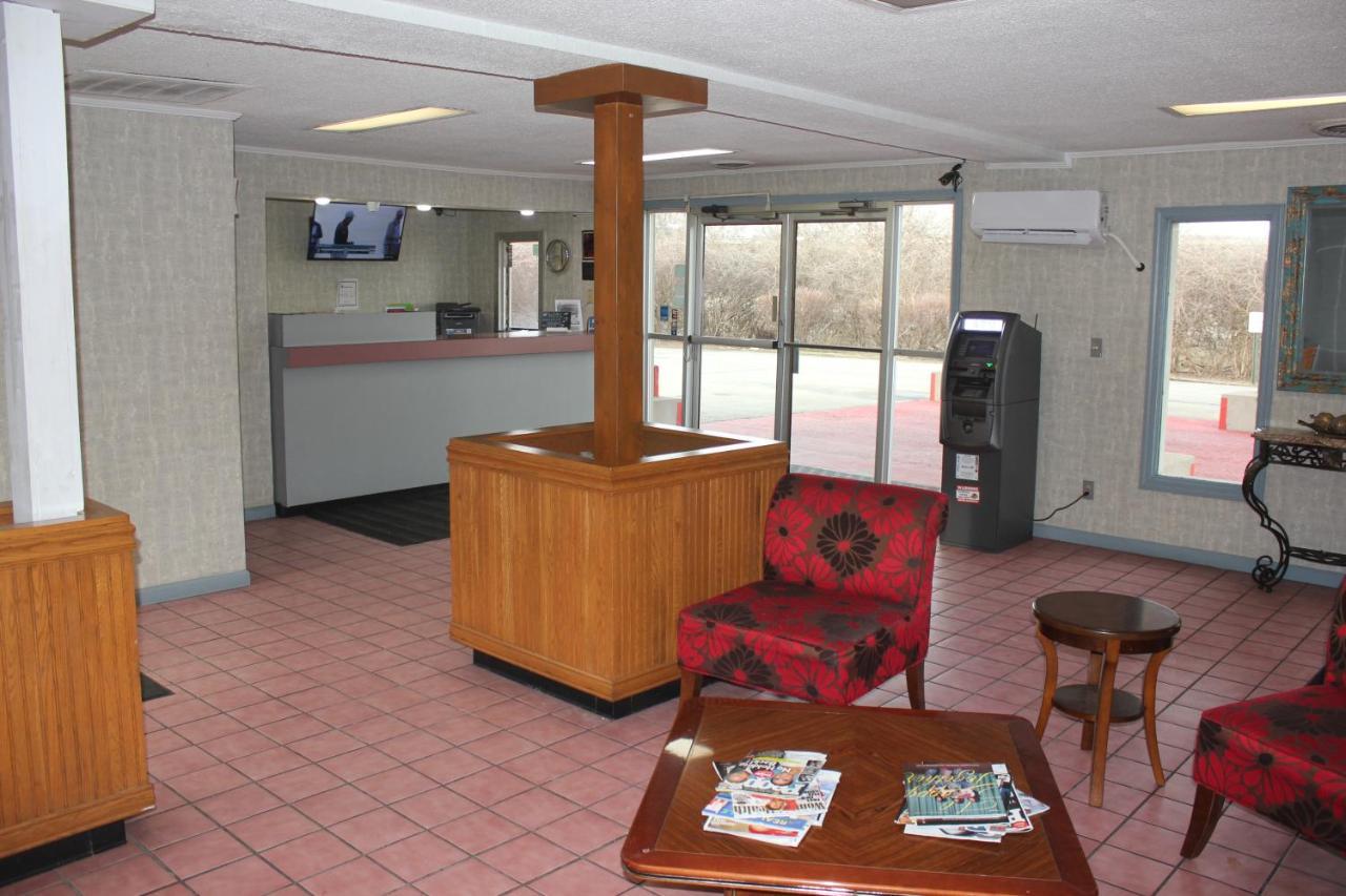 Red Carpet Inn - Louisville Esterno foto