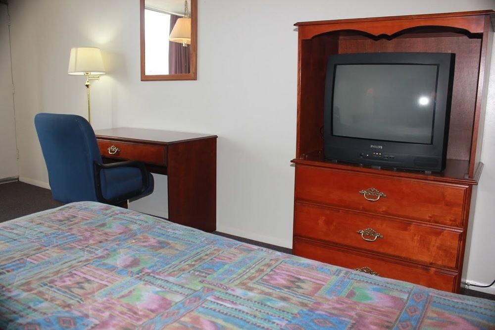 Red Carpet Inn - Louisville Esterno foto