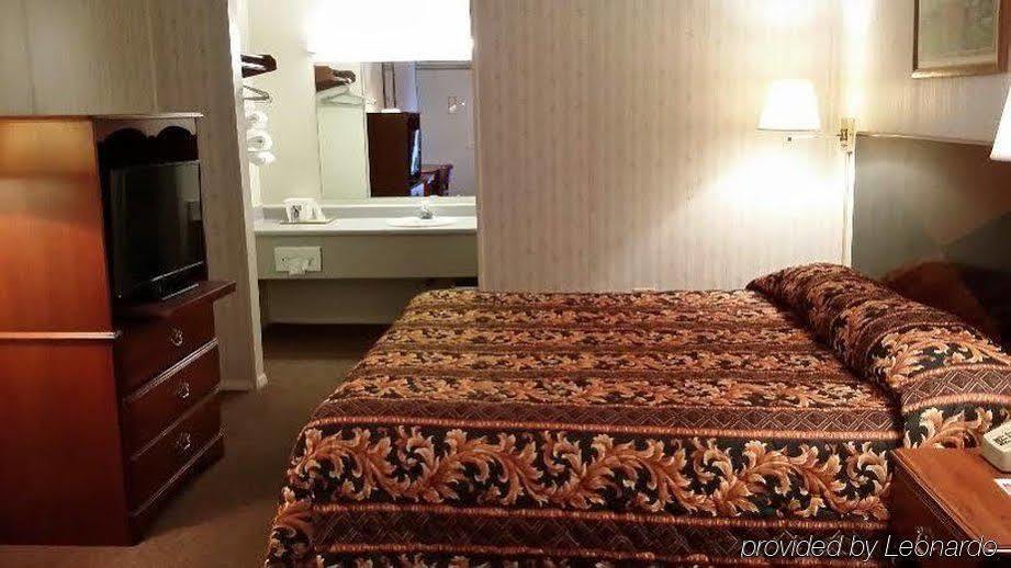 Red Carpet Inn - Louisville Esterno foto