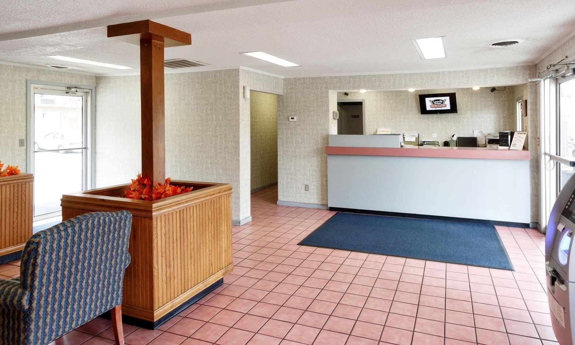 Red Carpet Inn - Louisville Esterno foto