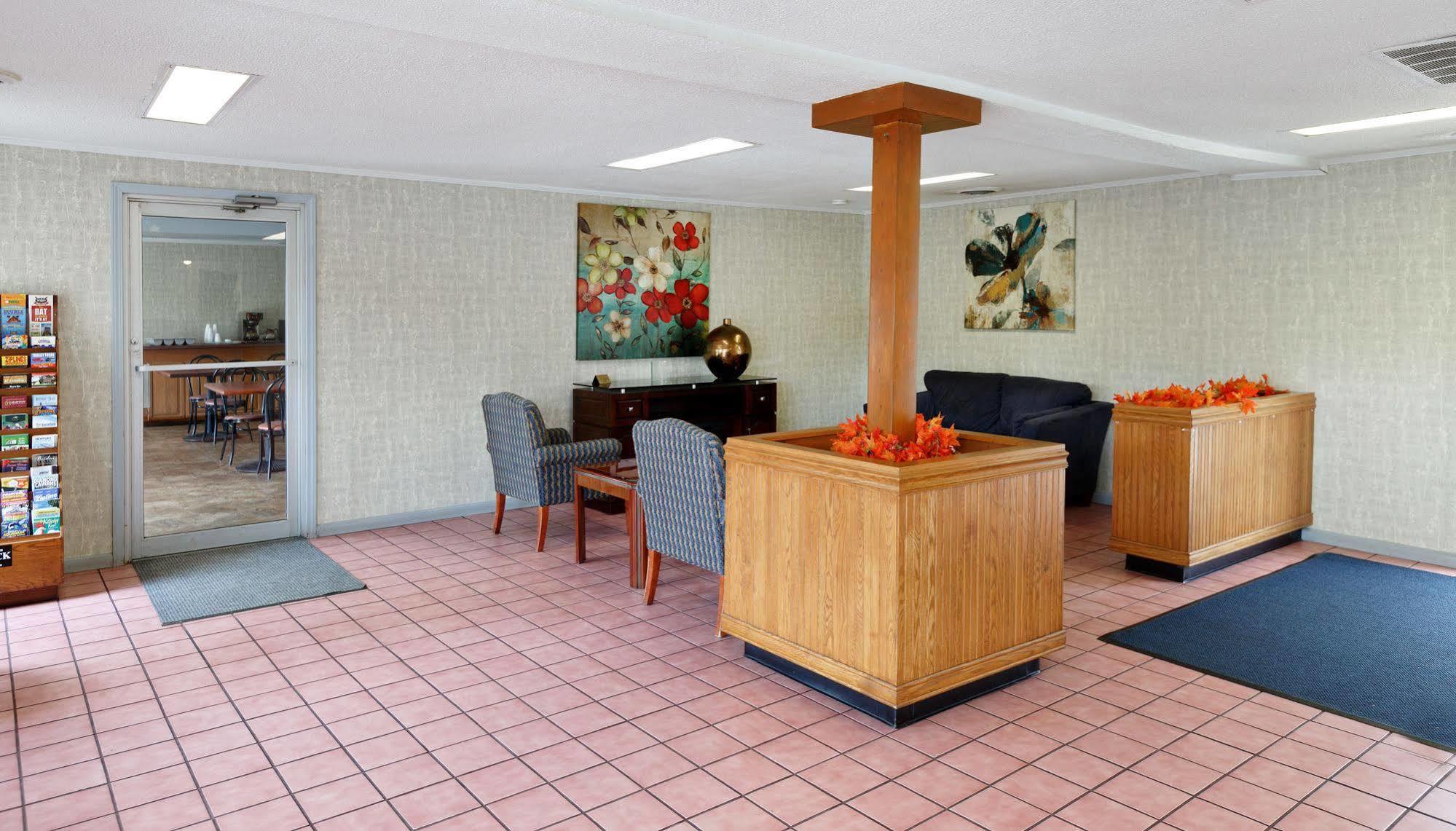 Red Carpet Inn - Louisville Esterno foto