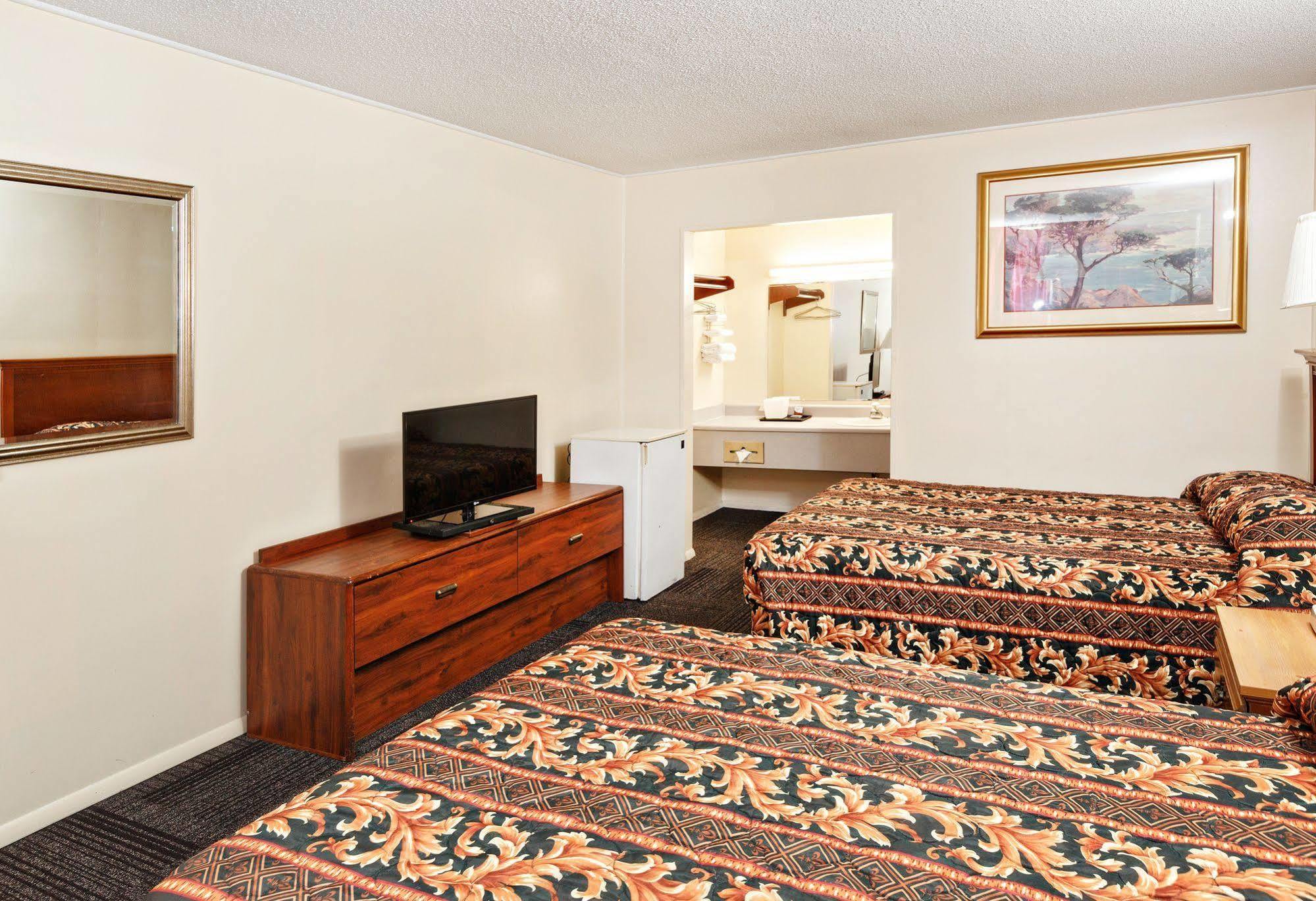 Red Carpet Inn - Louisville Esterno foto