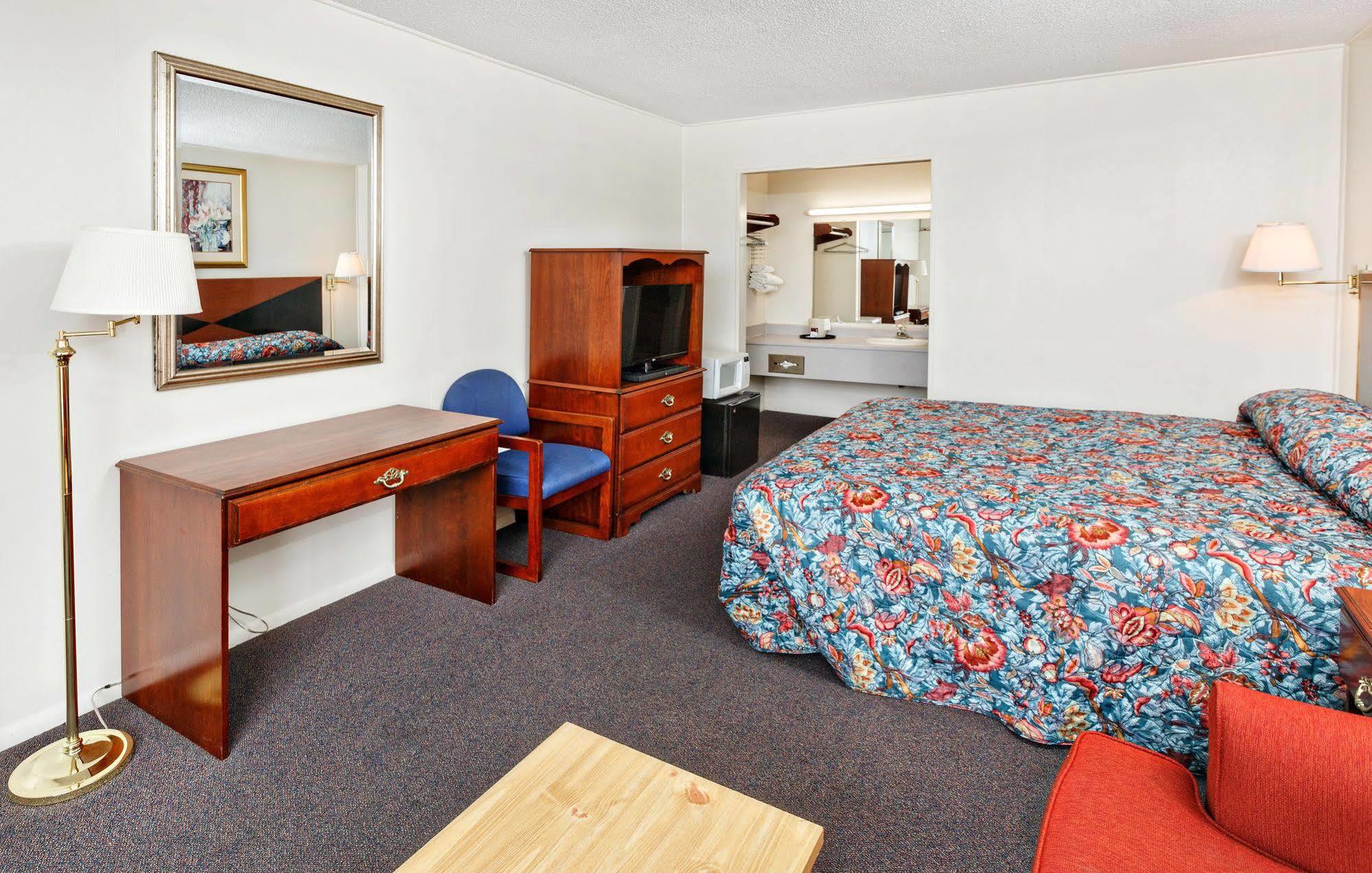 Red Carpet Inn - Louisville Esterno foto